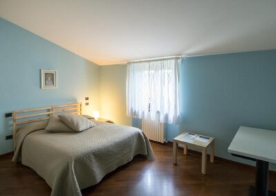 Camera matrimoniale con finestra ad Assisi la Via Francigena