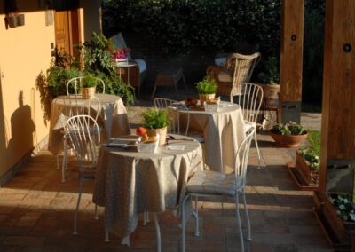 Colazione in giardino B&B la Via Francigena Assisi