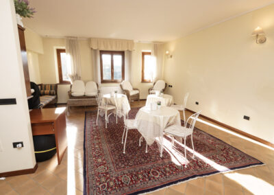 Salone B&B per soggiornare ad Assisi con colazione La Via Francescana