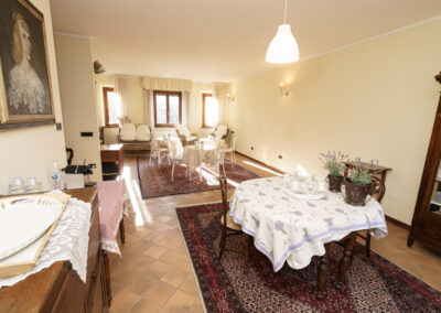 Salone con prima colazione in villa vicino Assisi